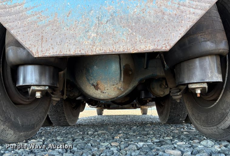 image for item YA1727 2018 Peterbilt 579  dump truck