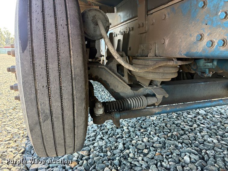 image for item YA1727 2018 Peterbilt 579  dump truck