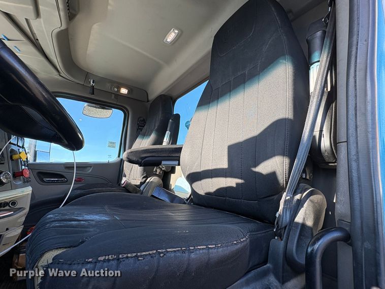 image for item YA1727 2018 Peterbilt 579  dump truck