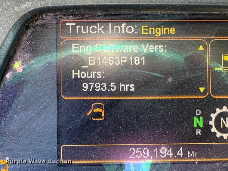 image for item YA1727 2018 Peterbilt 579  dump truck