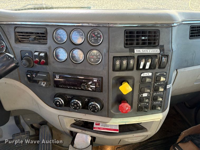 image for item YA1727 2018 Peterbilt 579  dump truck