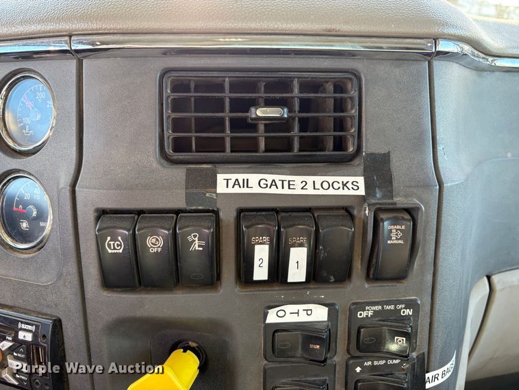 image for item YA1727 2018 Peterbilt 579  dump truck