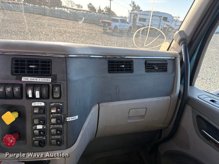 image for item YA1727 2018 Peterbilt 579  dump truck