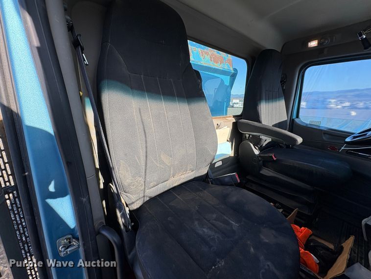 image for item YA1727 2018 Peterbilt 579  dump truck