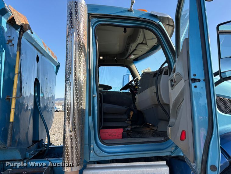 image for item YA1727 2018 Peterbilt 579  dump truck