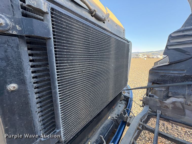 image for item YA1727 2018 Peterbilt 579  dump truck