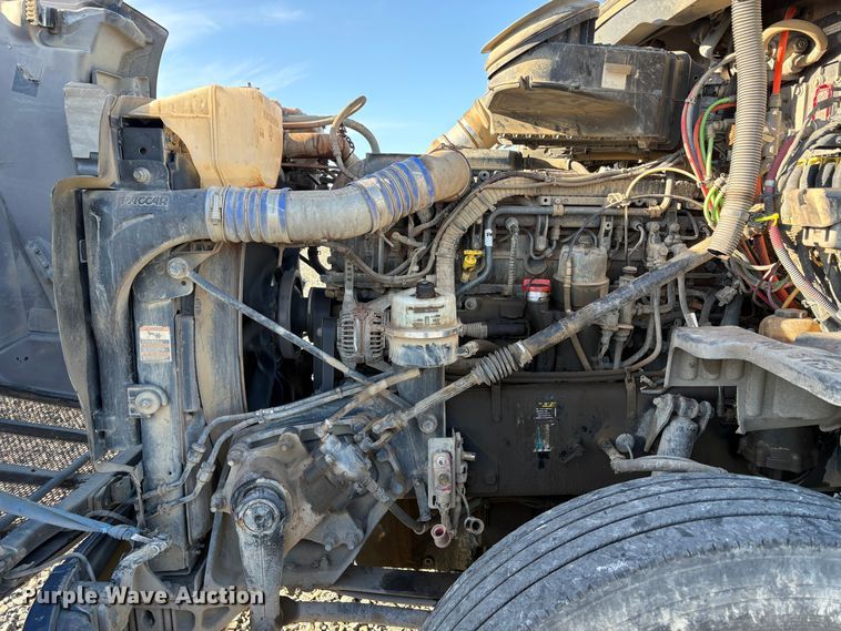 image for item YA1727 2018 Peterbilt 579  dump truck