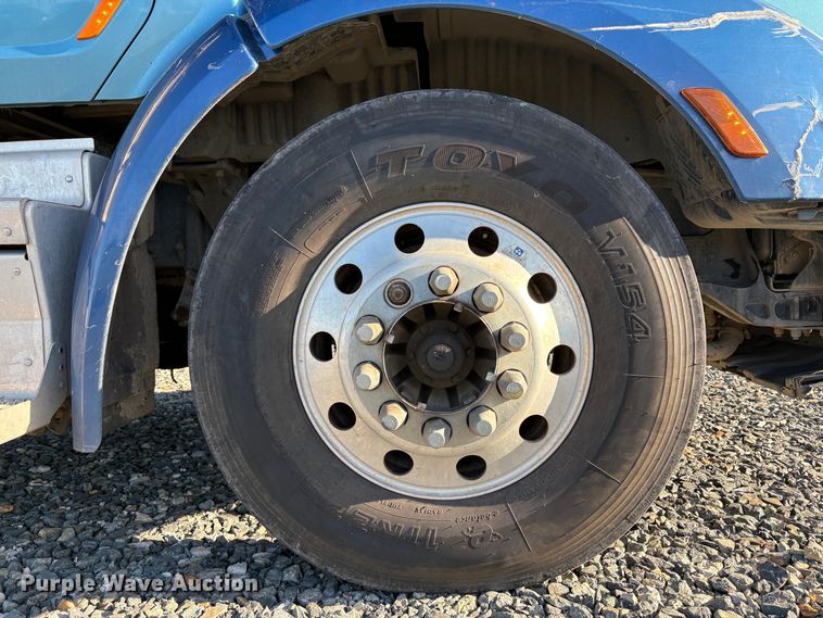 image for item YA1727 2018 Peterbilt 579  dump truck