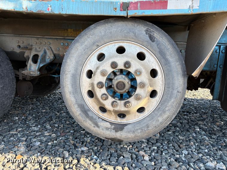 image for item YA1727 2018 Peterbilt 579  dump truck