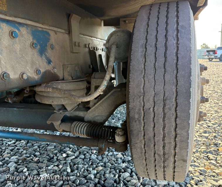 image for item YA1727 2018 Peterbilt 579  dump truck