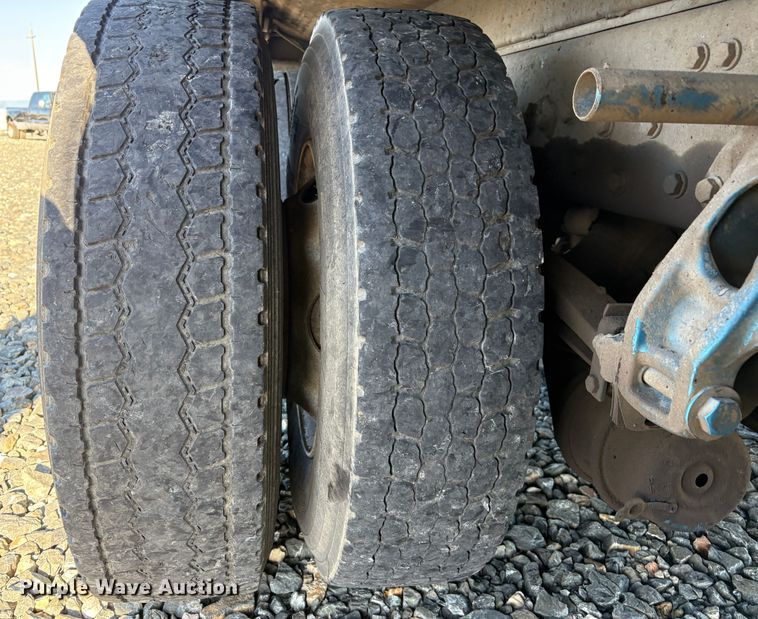 image for item YA1727 2018 Peterbilt 579  dump truck