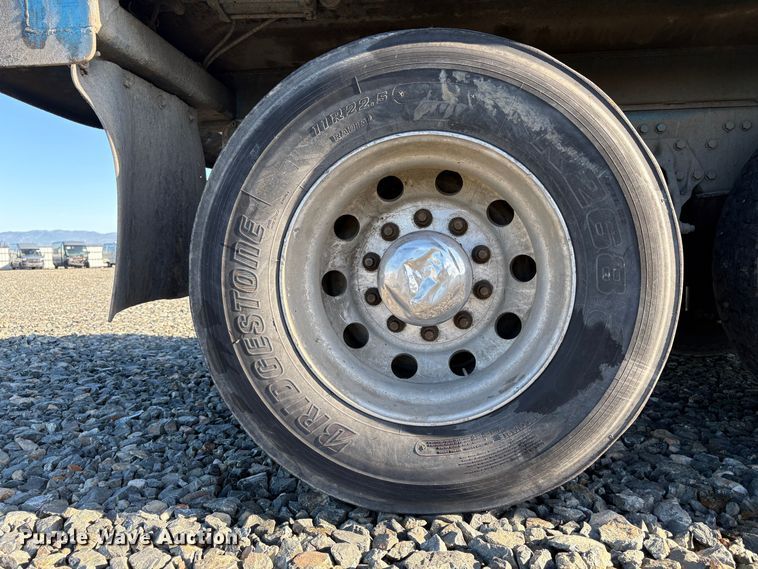 image for item YA1727 2018 Peterbilt 579  dump truck