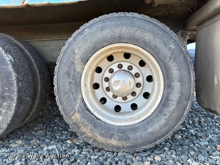 image for item YA1727 2018 Peterbilt 579  dump truck