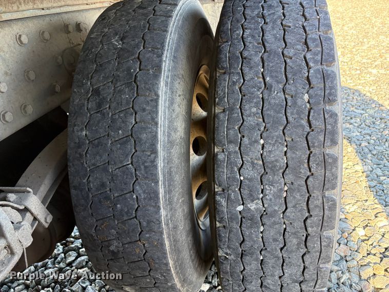 image for item YA1727 2018 Peterbilt 579  dump truck