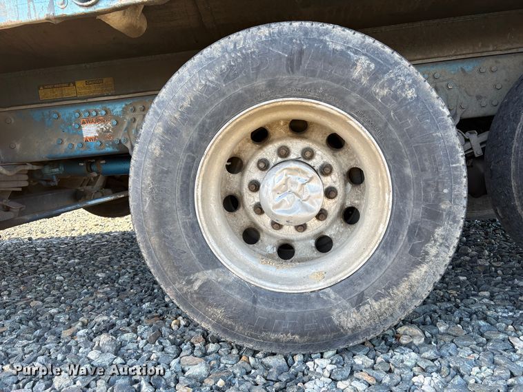 image for item YA1727 2018 Peterbilt 579  dump truck