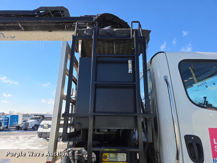 image for item YA2130 2017 Freightliner 114SD crane truck