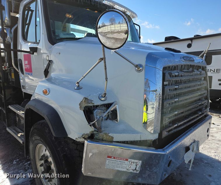 image for item YA2130 2017 Freightliner 114SD crane truck