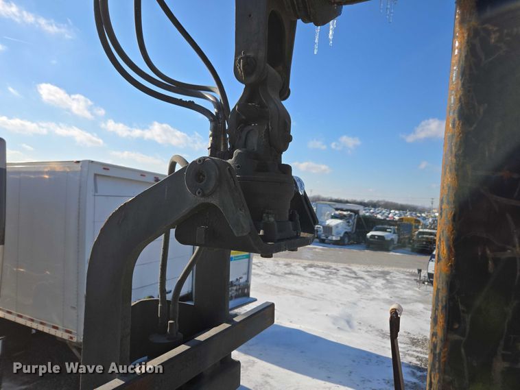 image for item YA2130 2017 Freightliner 114SD crane truck