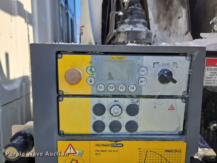 image for item YA2130 2017 Freightliner 114SD crane truck