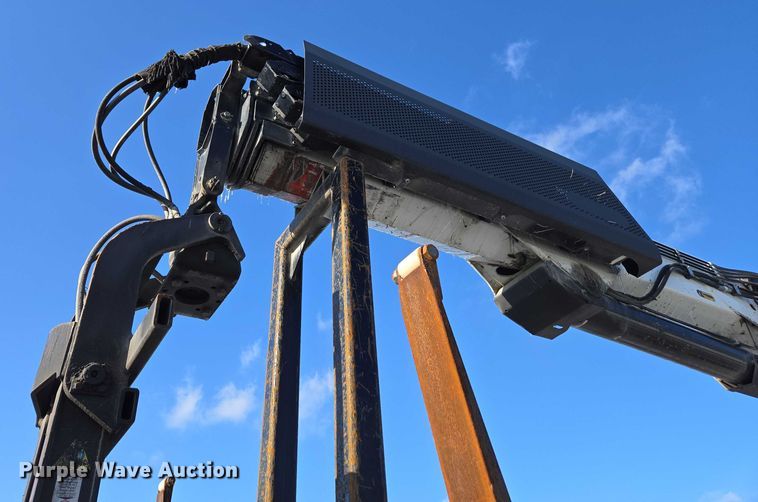 image for item YA2130 2017 Freightliner 114SD crane truck