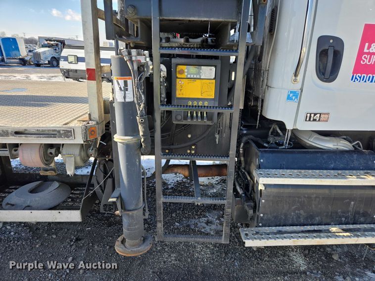 image for item YA2130 2017 Freightliner 114SD crane truck