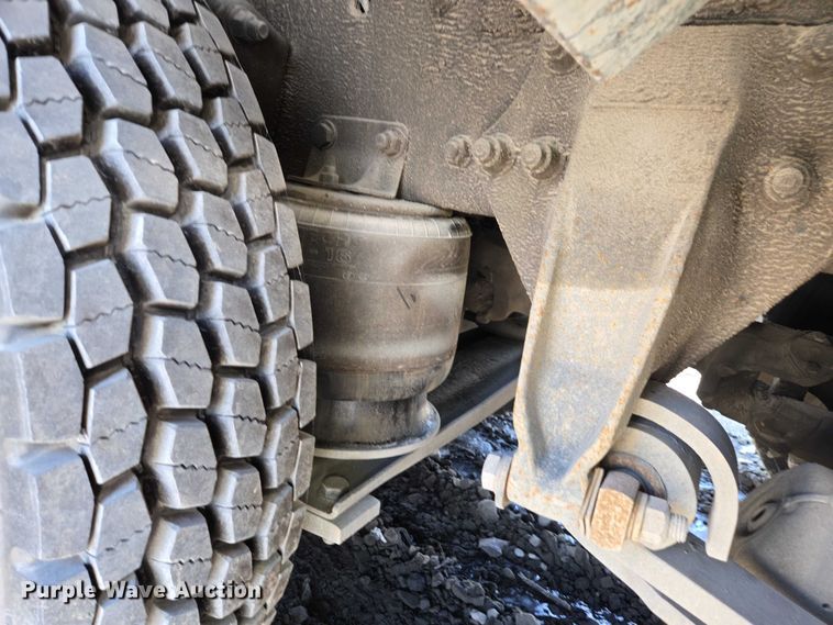 image for item YA2130 2017 Freightliner 114SD crane truck