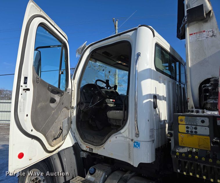 image for item YA2130 2017 Freightliner 114SD crane truck