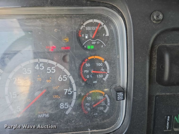 image for item YA2130 2017 Freightliner 114SD crane truck