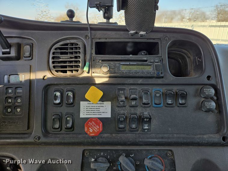 image for item YA2130 2017 Freightliner 114SD crane truck