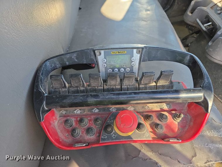 image for item YA2130 2017 Freightliner 114SD crane truck