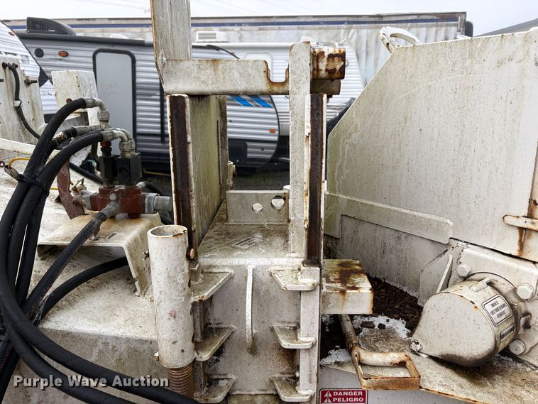 image for item YA2131 2016 Bandit 200UC  wood chipper