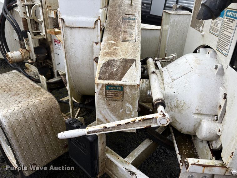 image for item YA2131 2016 Bandit 200UC  wood chipper