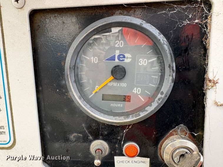 image for item YA2131 2016 Bandit 200UC  wood chipper