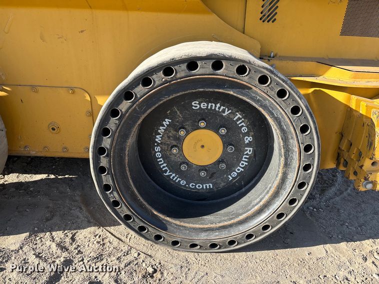 image for item YA2147 2018 John Deere 320G skid steer loader