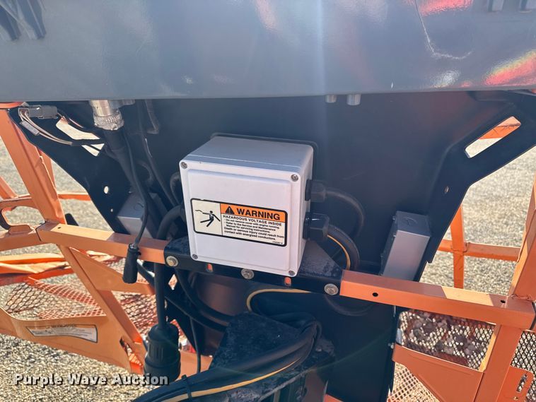 image for item YA2226 2013 JLG 800AJ boom lift