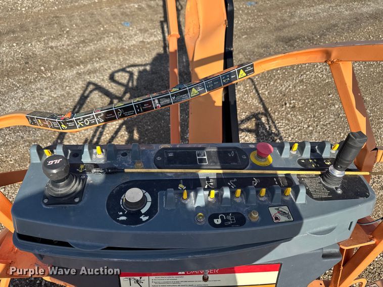 image for item YA2226 2013 JLG 800AJ boom lift