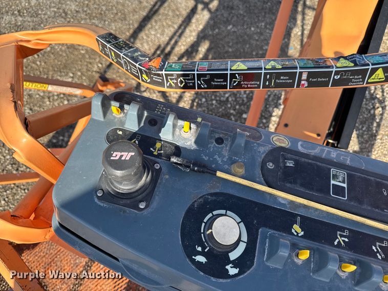 image for item YA2226 2013 JLG 800AJ boom lift
