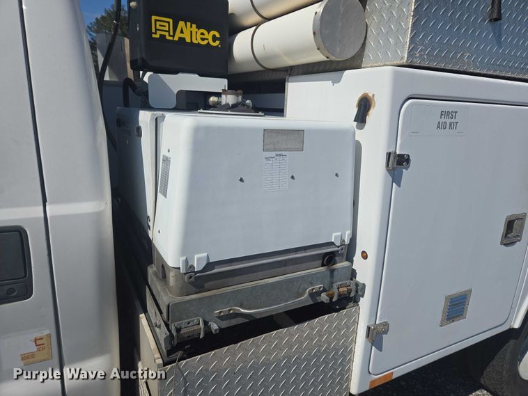 image for item YA2474 2015 Ford F450 Super Duty bucket truck