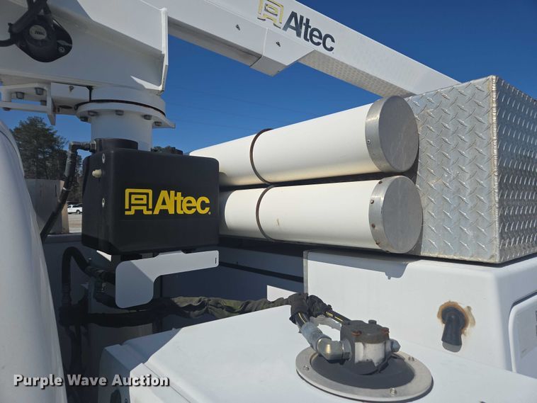 image for item YA2474 2015 Ford F450 Super Duty bucket truck