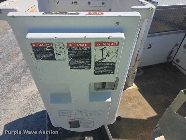 image for item YA2474 2015 Ford F450 Super Duty bucket truck