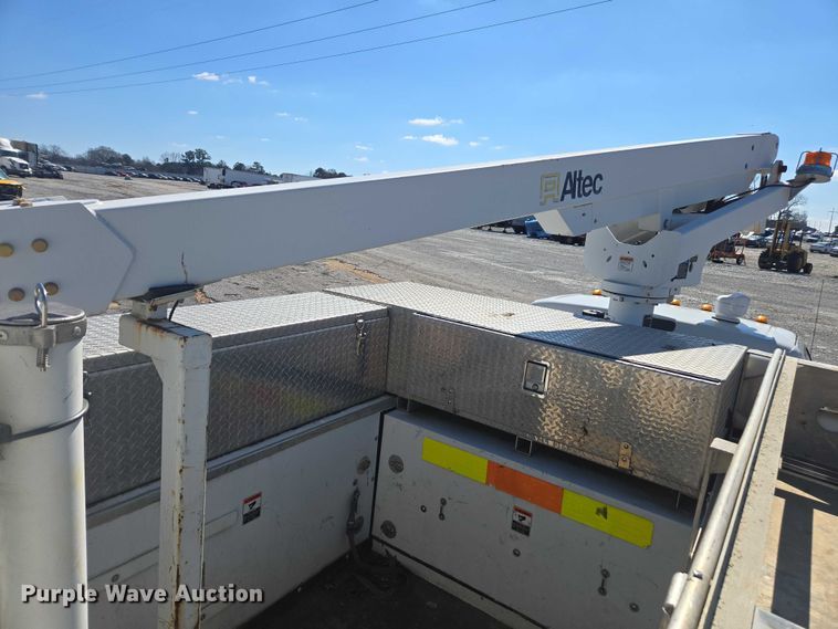 image for item YA2474 2015 Ford F450 Super Duty bucket truck