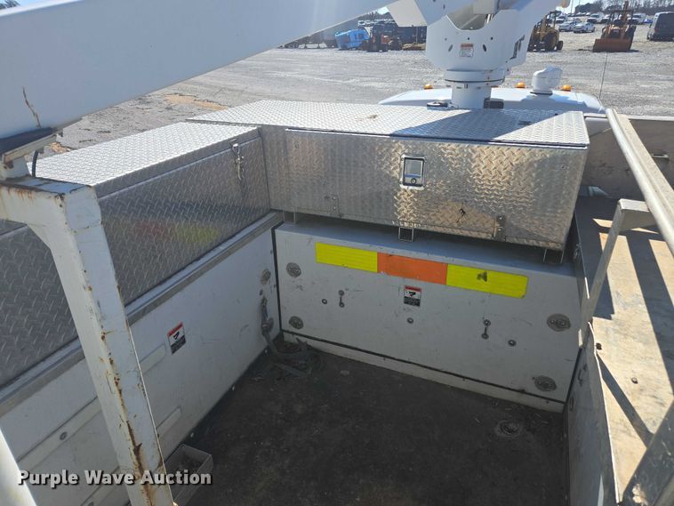 image for item YA2474 2015 Ford F450 Super Duty bucket truck