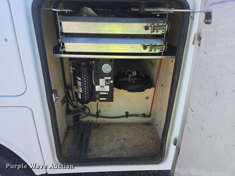 image for item YA2474 2015 Ford F450 Super Duty bucket truck