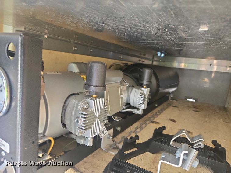 image for item YA2474 2015 Ford F450 Super Duty bucket truck