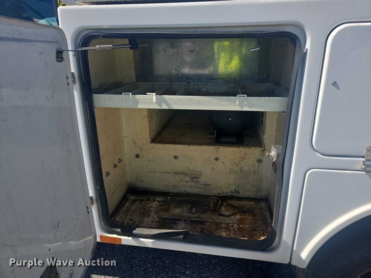 image for item YA2475 2015 Ford F450 Super Duty bucket truck