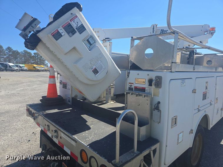 image for item YA2475 2015 Ford F450 Super Duty bucket truck