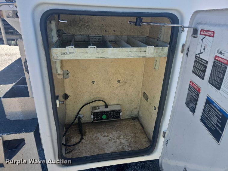 image for item YA2475 2015 Ford F450 Super Duty bucket truck