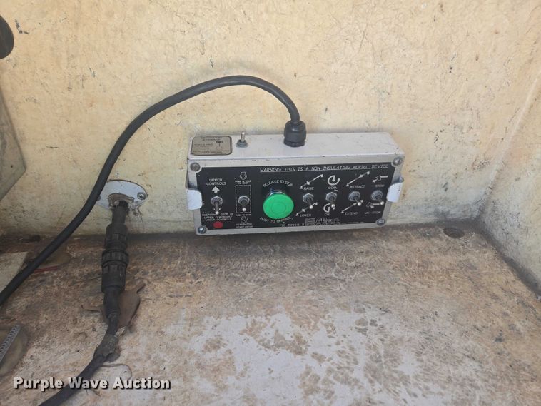 image for item YA2475 2015 Ford F450 Super Duty bucket truck