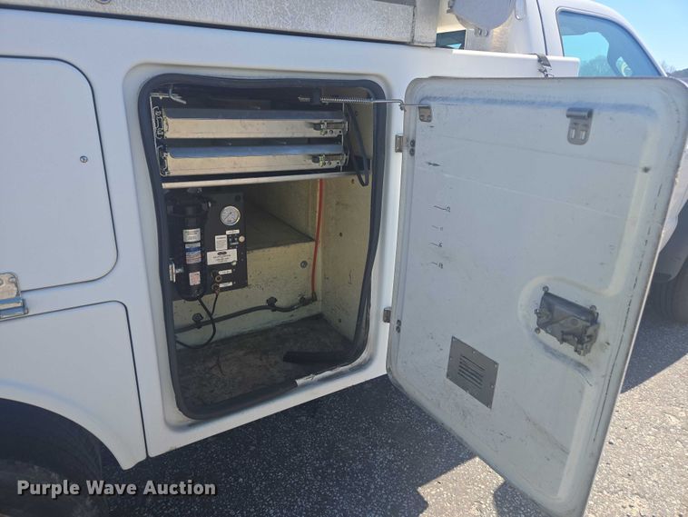 image for item YA2475 2015 Ford F450 Super Duty bucket truck