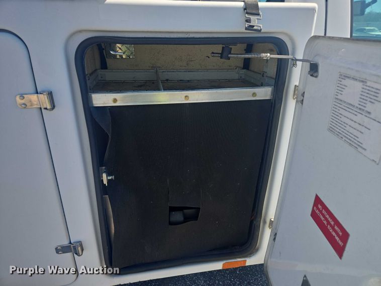 image for item YA2475 2015 Ford F450 Super Duty bucket truck